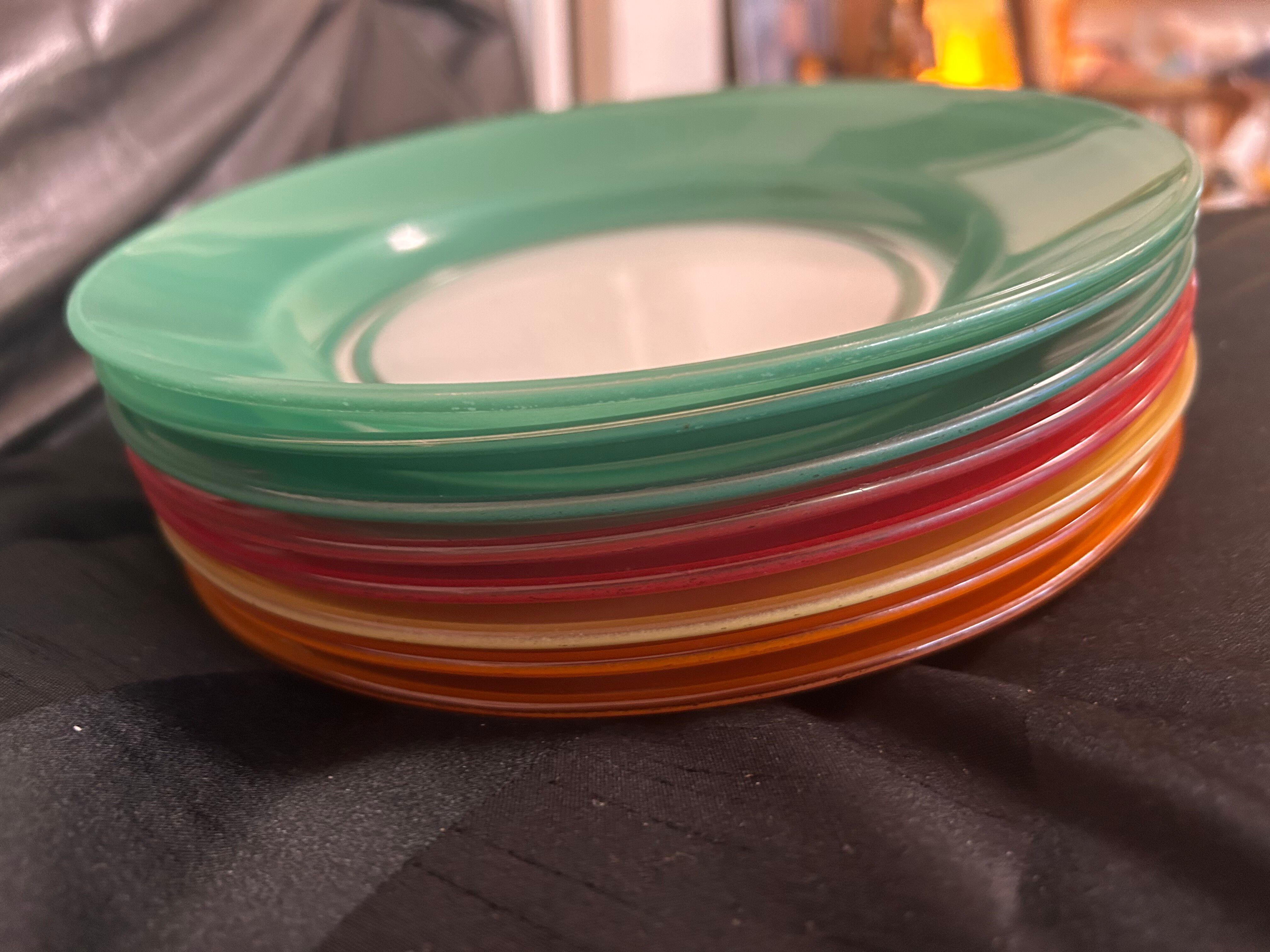 8 vintage Duralex deep plates from France – coloured glass from the 70s –