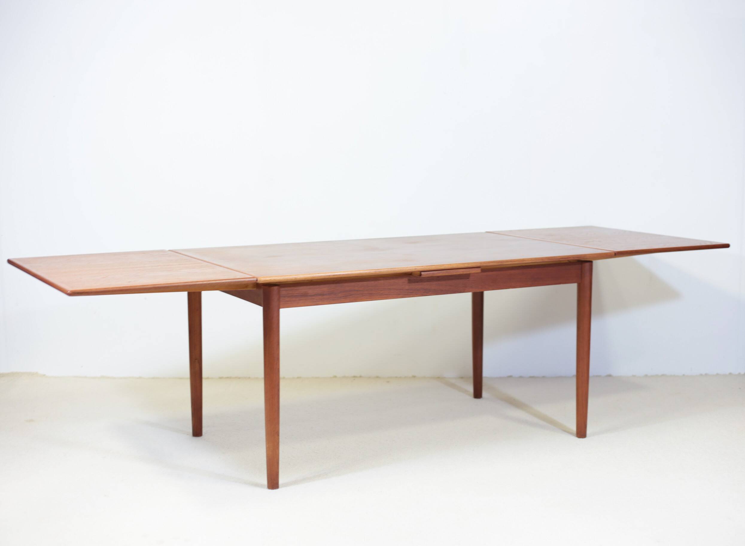 Danish dining table in teak.