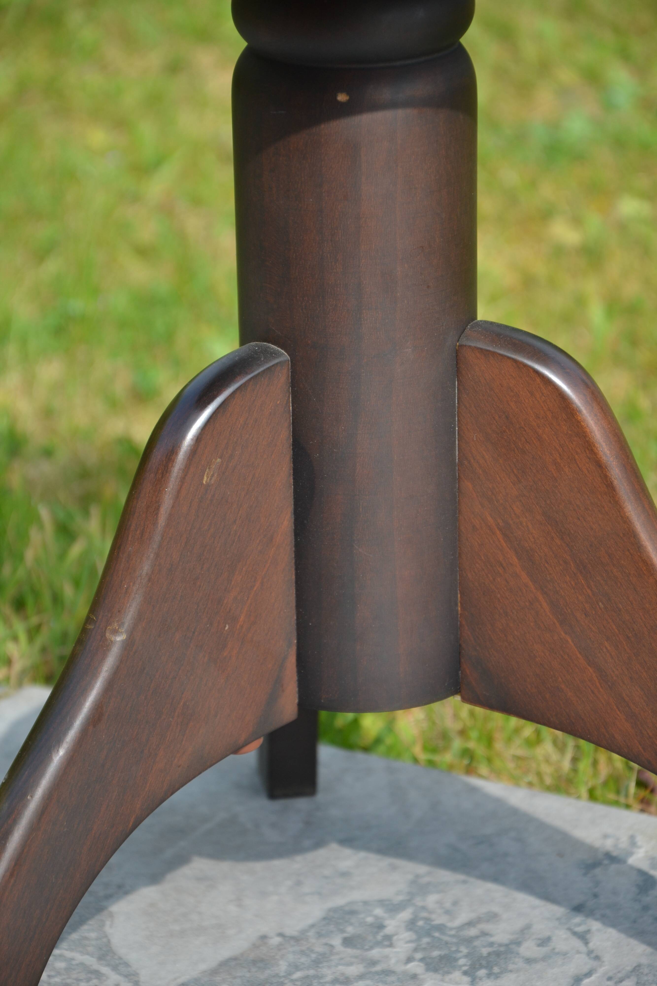 Rotating piano stool