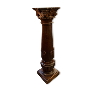 colonne en bois sculpté