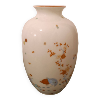 Vase pièce très rare, porcelaine du Musée Conde Chantilly Decor "Kakiemon",édition exclusive.