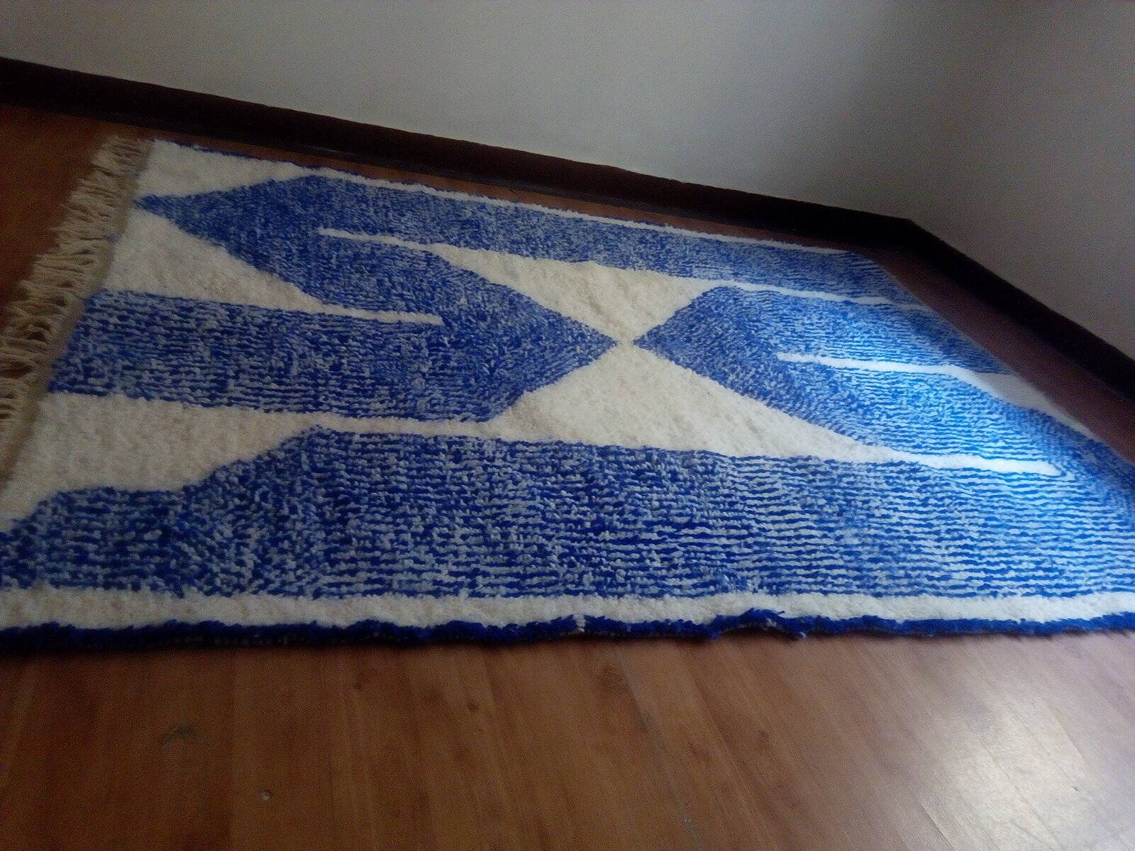 Traditional Moroccan rug, natural wool, 3 x 2 m.