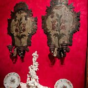 18th Century Rococo Venetian Polychrome and Mecca Lacquered Wooden Wall Sconces with Iron Arms, Set of 2