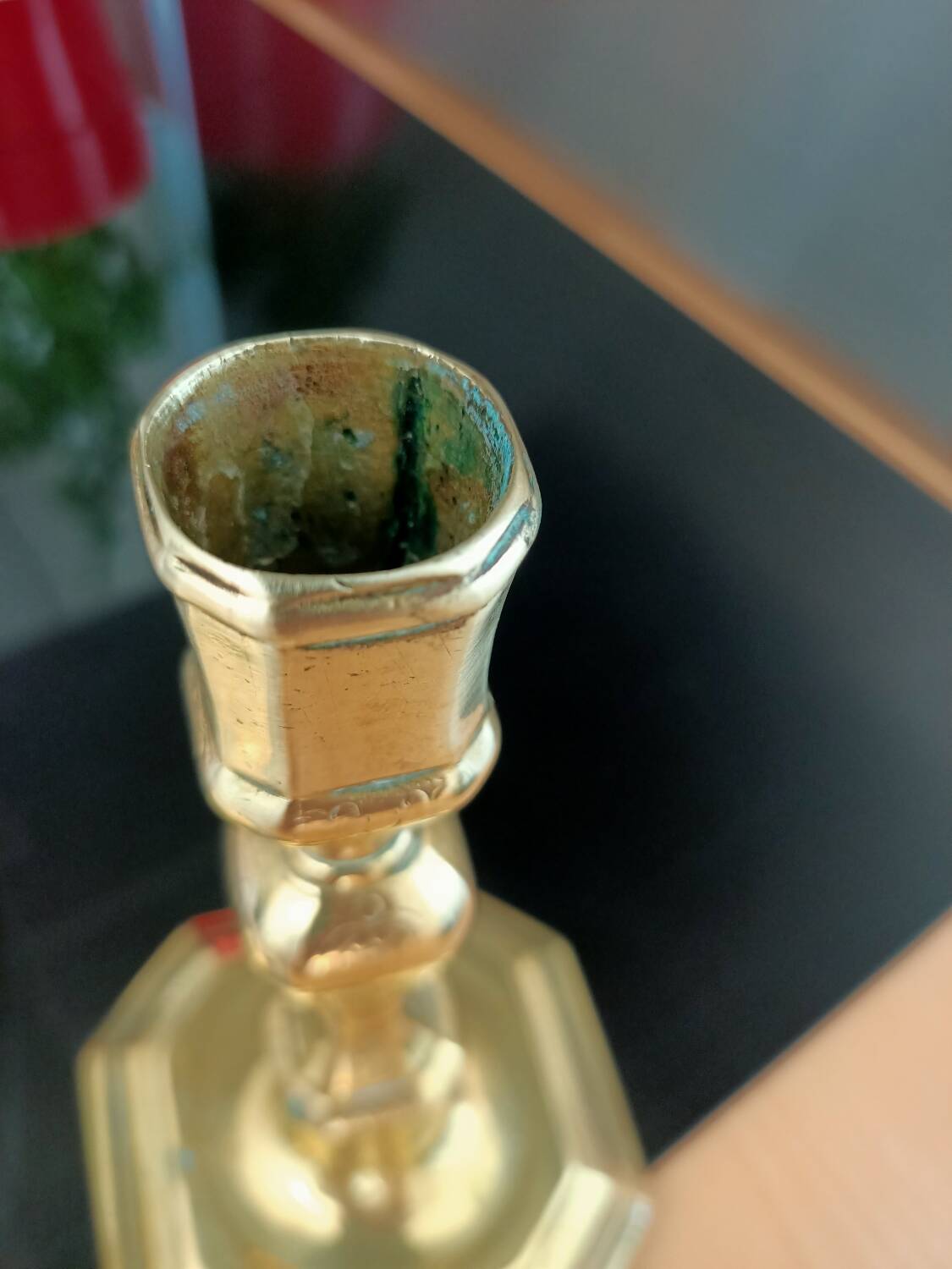 Bougeoirs ciselés en bronze doré