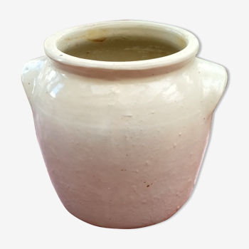Off-white sandstone pot