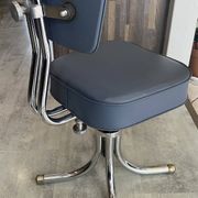 Chaise de bureau pivotante style Roneo simili cuir skaï gris chrome vintage