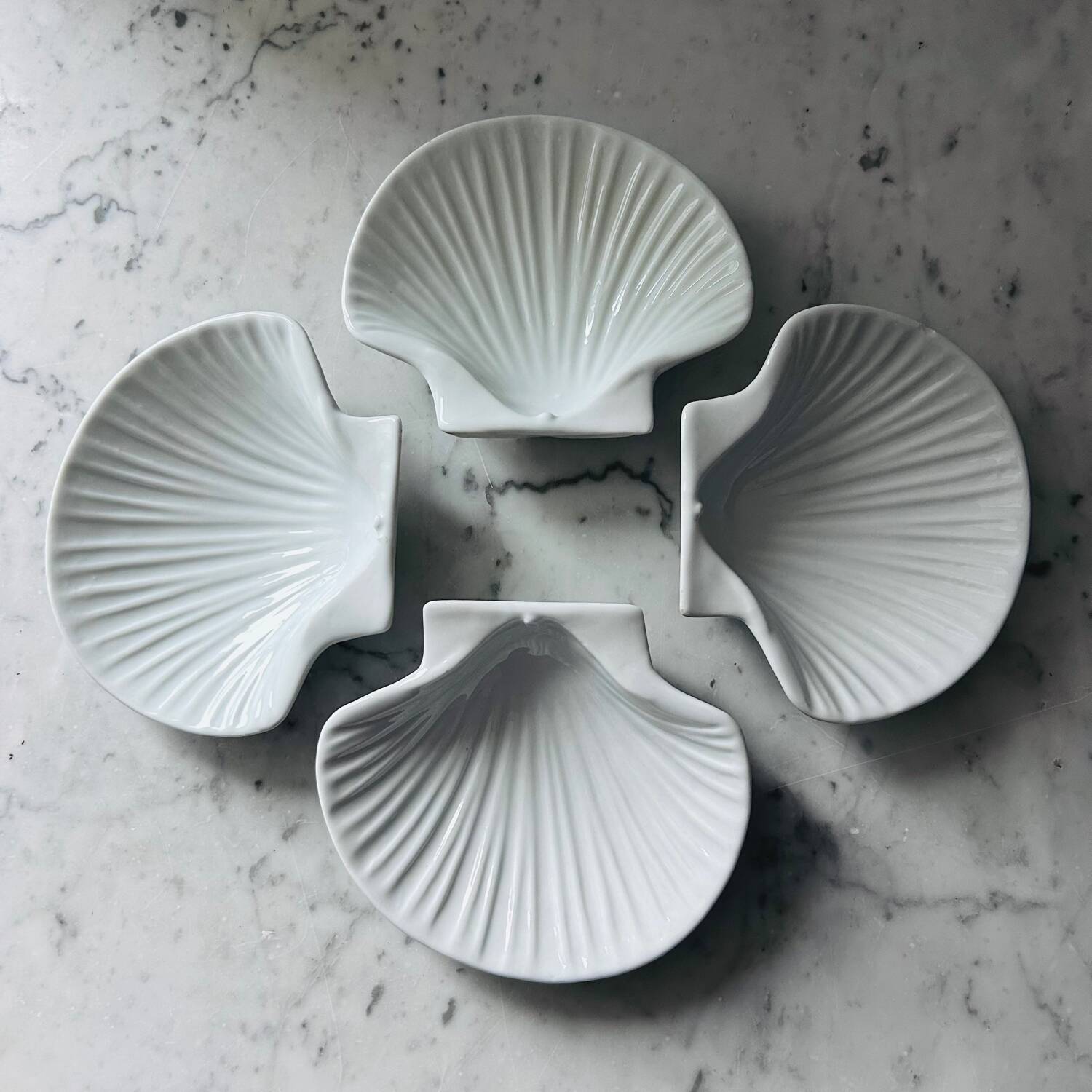 Set of 4 shell-shaped bowls