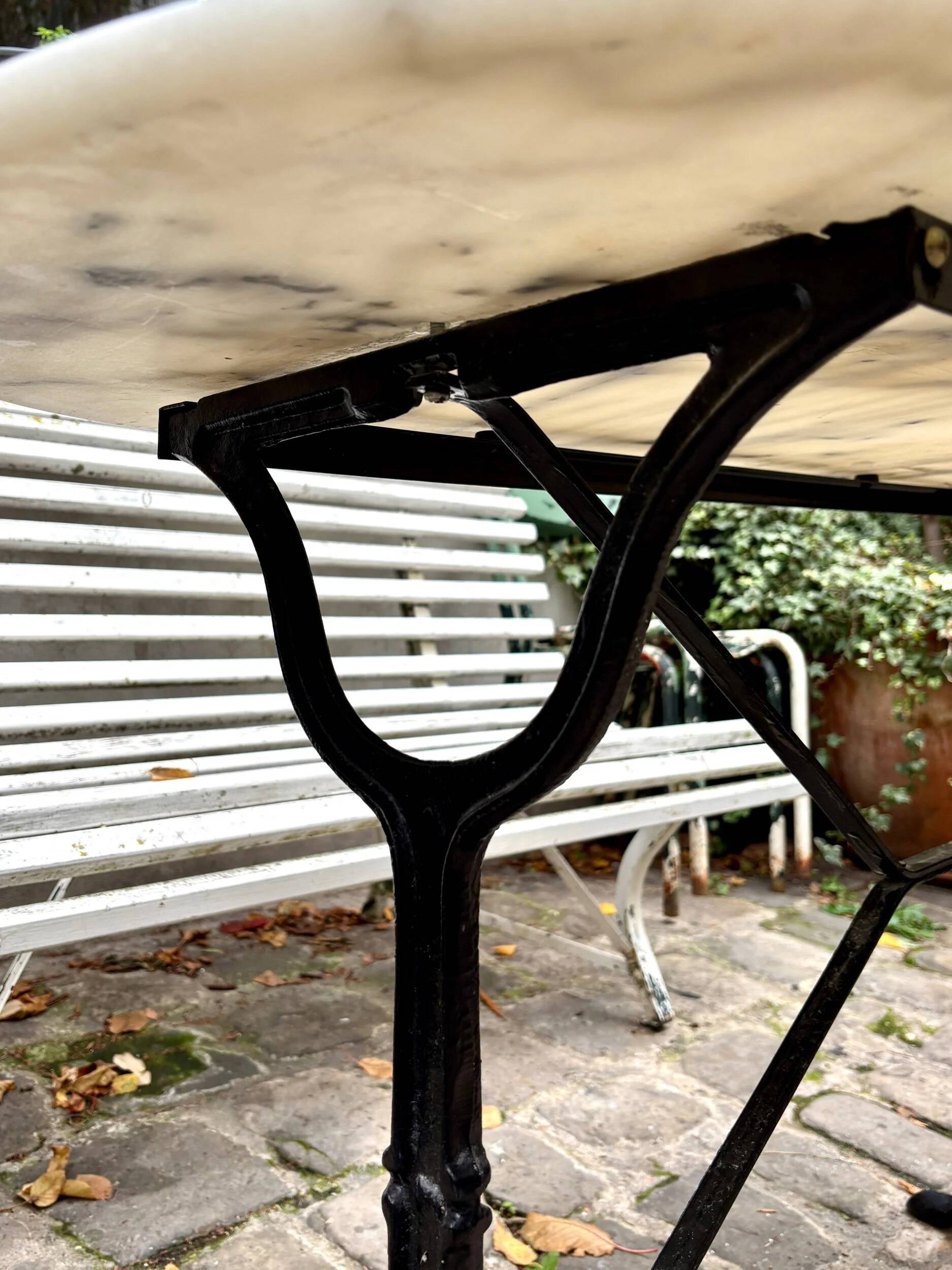 Oblong bistro table in grey marble and black cast iron