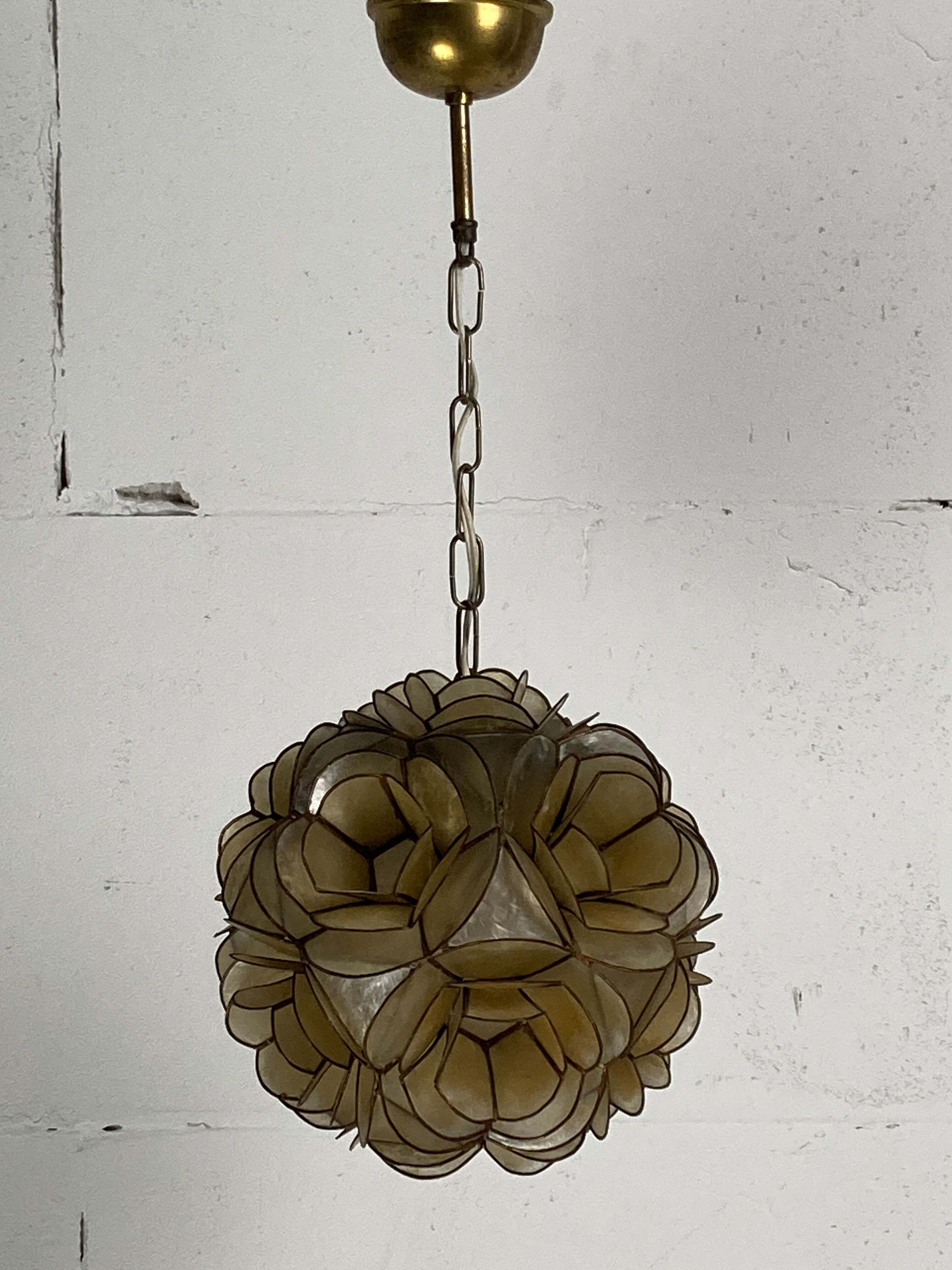 Suspension fleur Capiz « nacre », Allemagne 1960 par Rausch