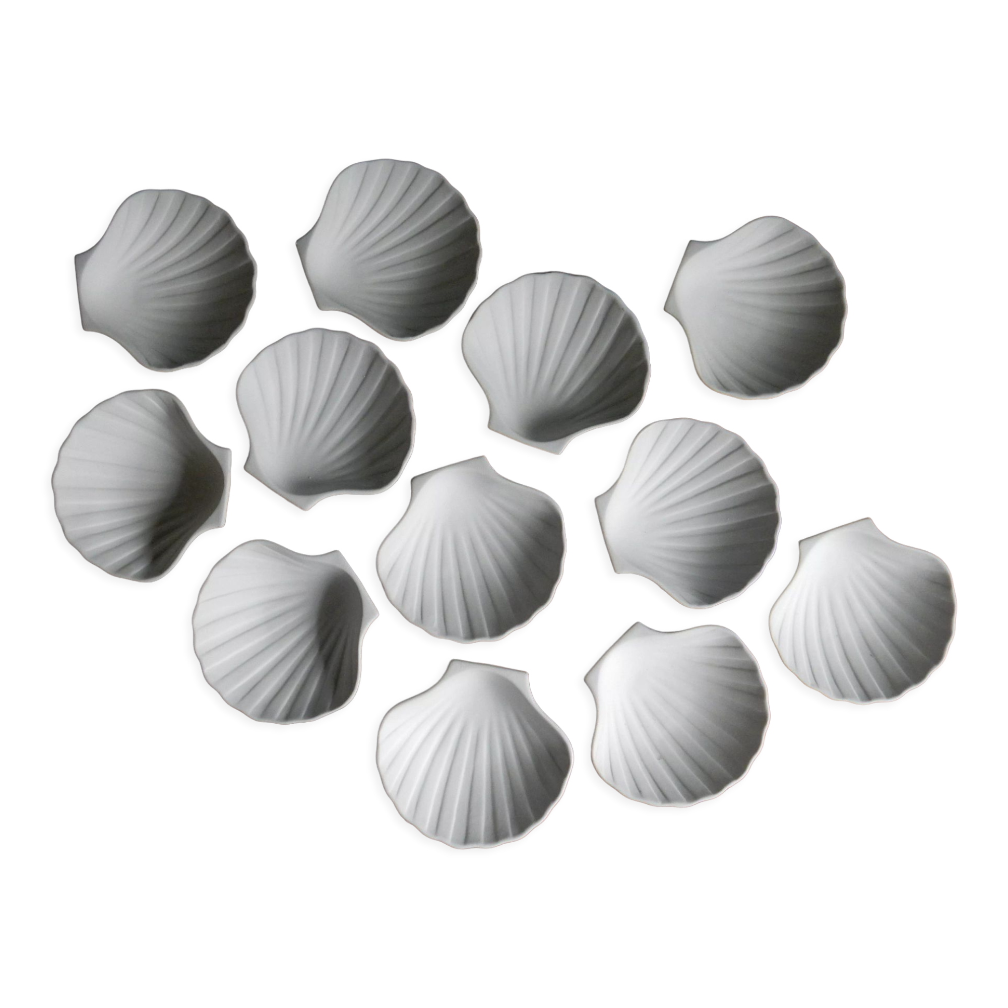 12 coquilles Saint Jacques porcelaine biscuit