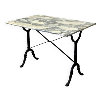 Table bistrot en marbre blanc et à piètement en fonte