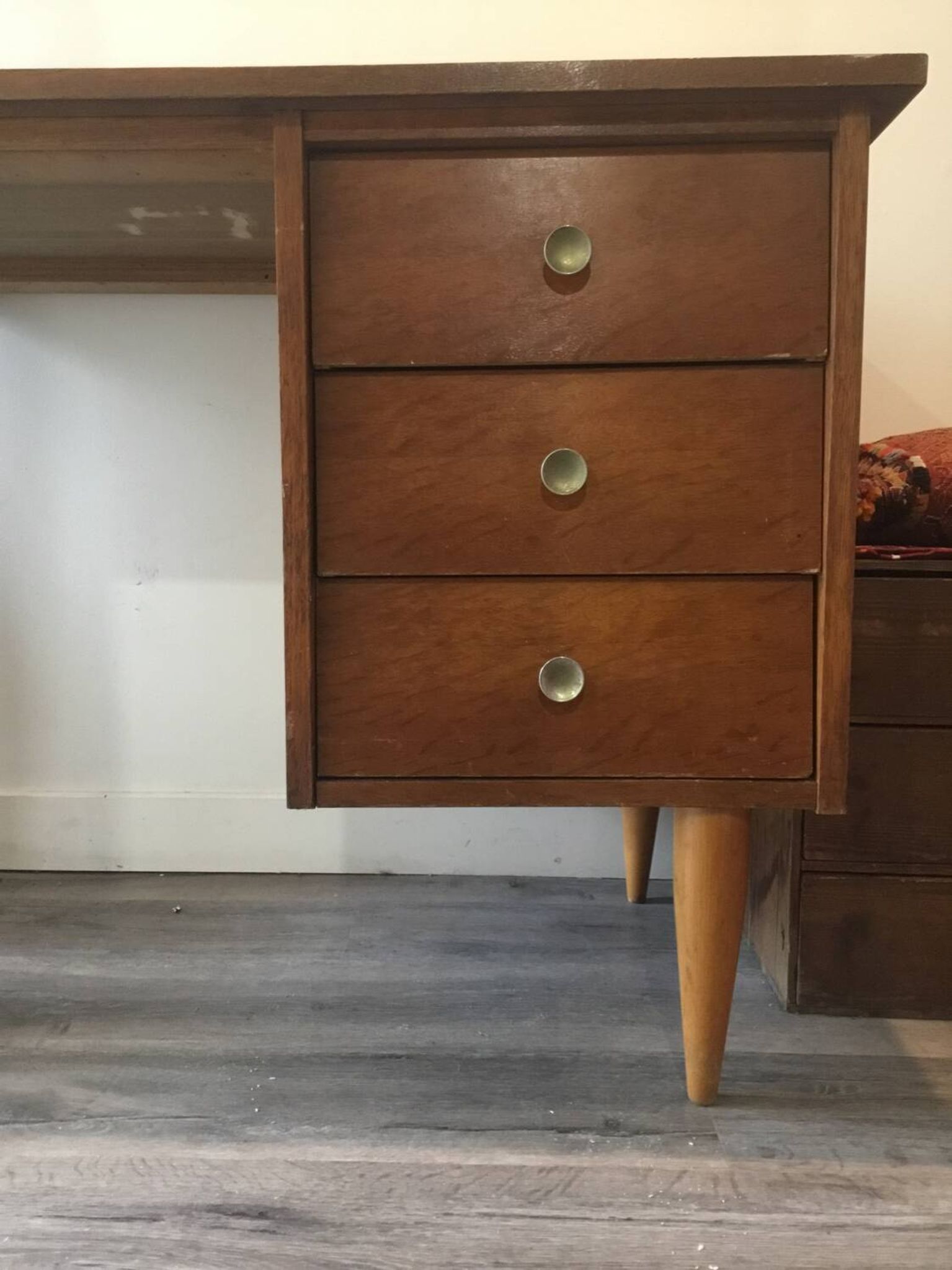 Bureau scandinave années 60 pieds compas