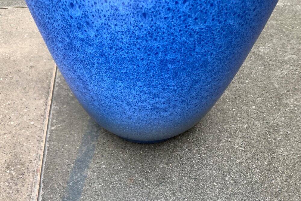 Large blue vase on a German workshop stand from the mid-20th century by Bückeburg Keramik, 1960s.