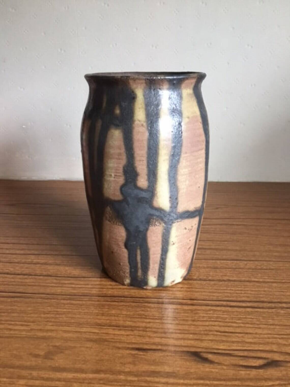 Vase signed Iain M Nelson, brutalist vase, pottery, flower pot, collection, interior decoration