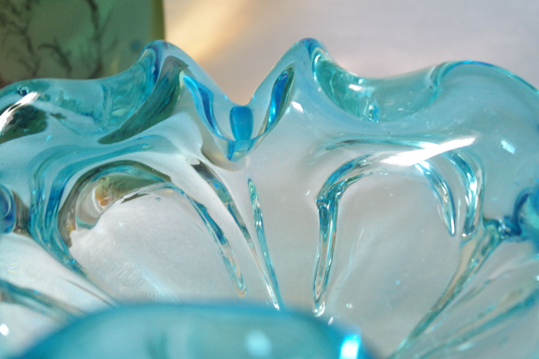 Empty pocket corolla in vintage azure blue Murano glass