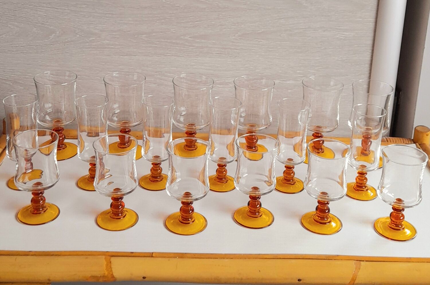 Service of 18 glasses with amber feet 70s