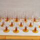 Service de 18 verres à pieds ambrés 70s