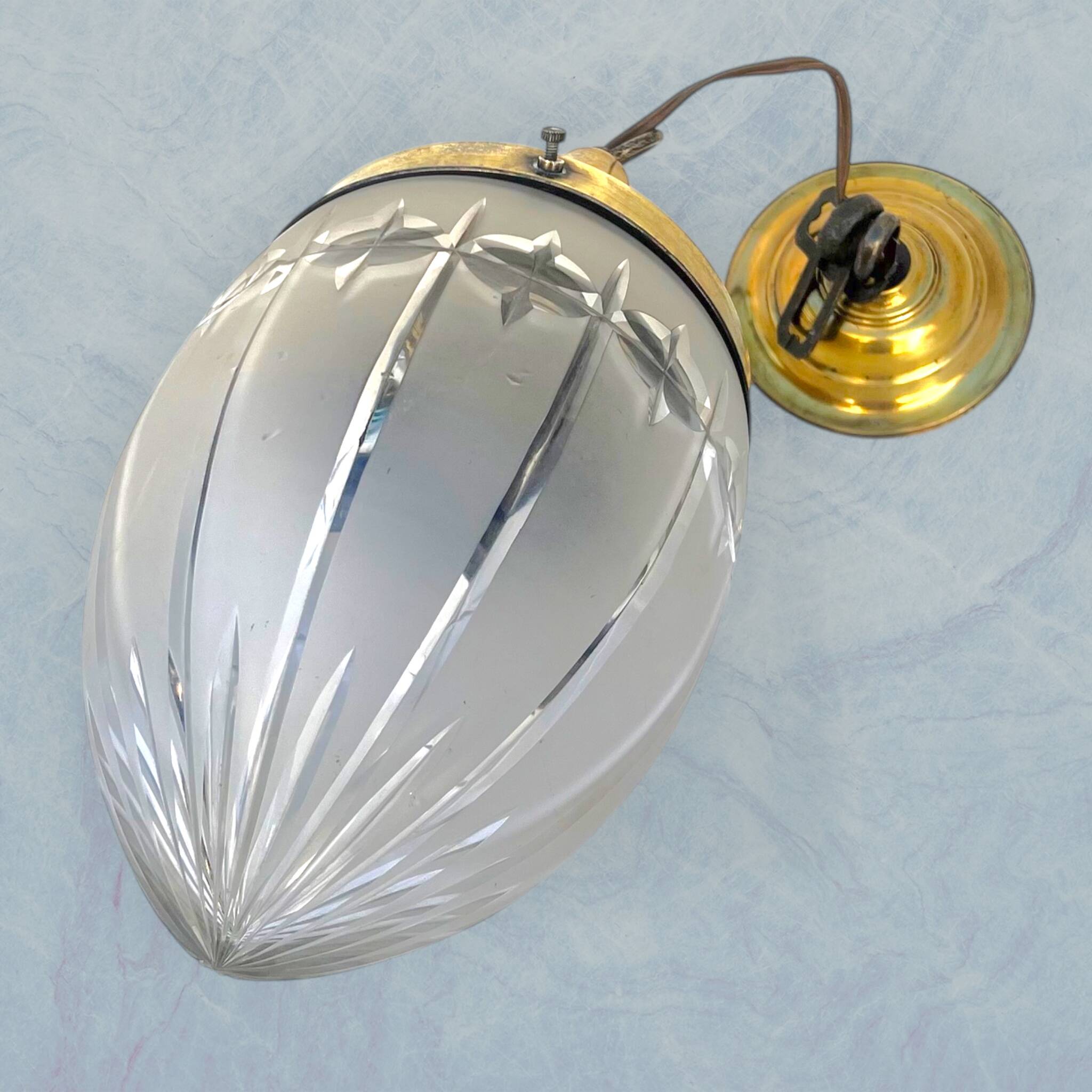 Art Deco suspension in gilded brass and sculpted glass, 1930s