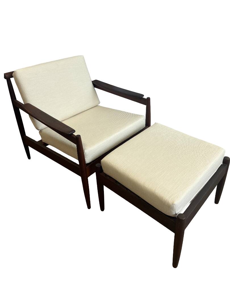 Fauteuils scandinave en teck massif avec ottoman 1960