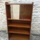 Vintage showcase library