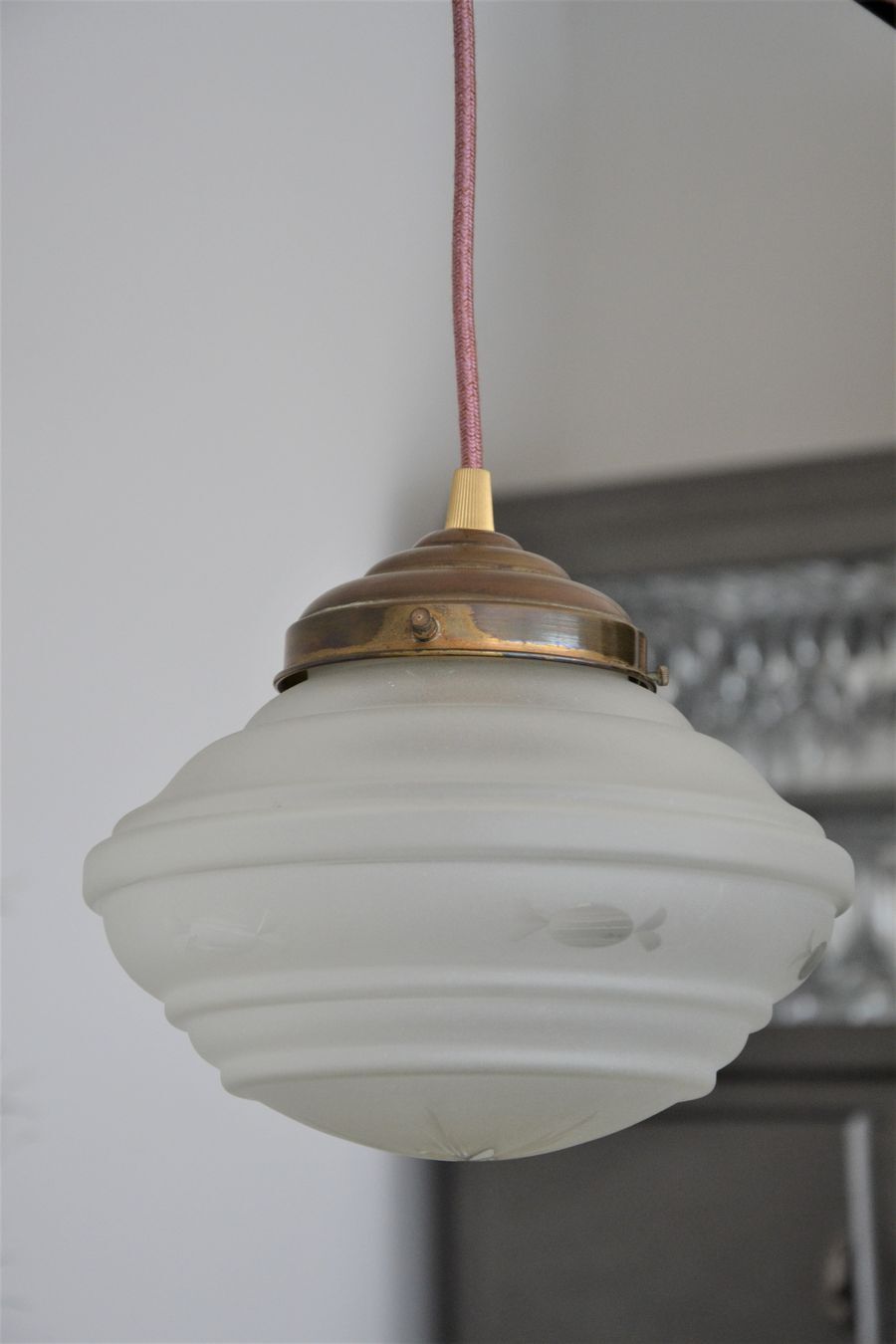 Engraved glass globe pendant lamp