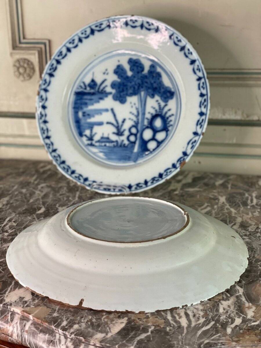 Paire de plats en faïence de Delft, XVIIIème siècle