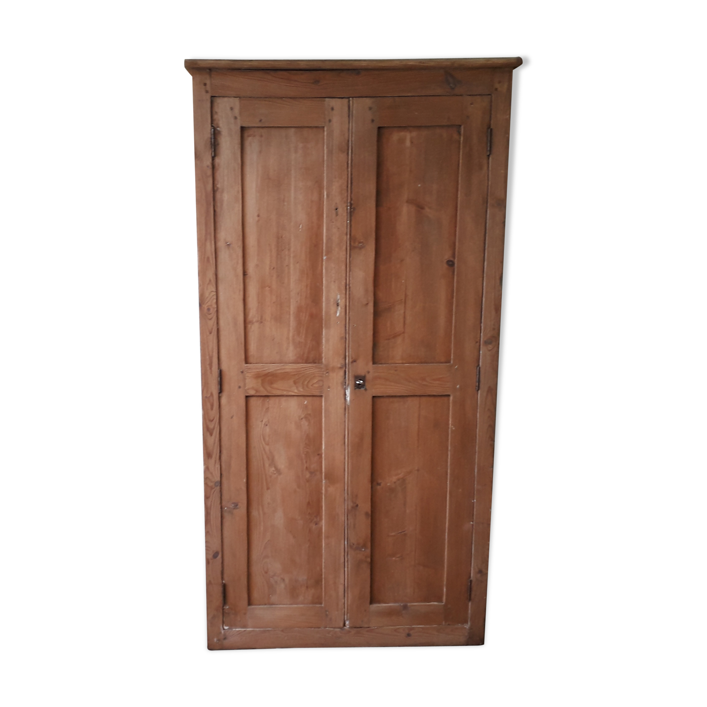 Rustic parisian wardrobe in fir
