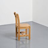 Suite de quatre chaises en pin, travail français, circa 1970