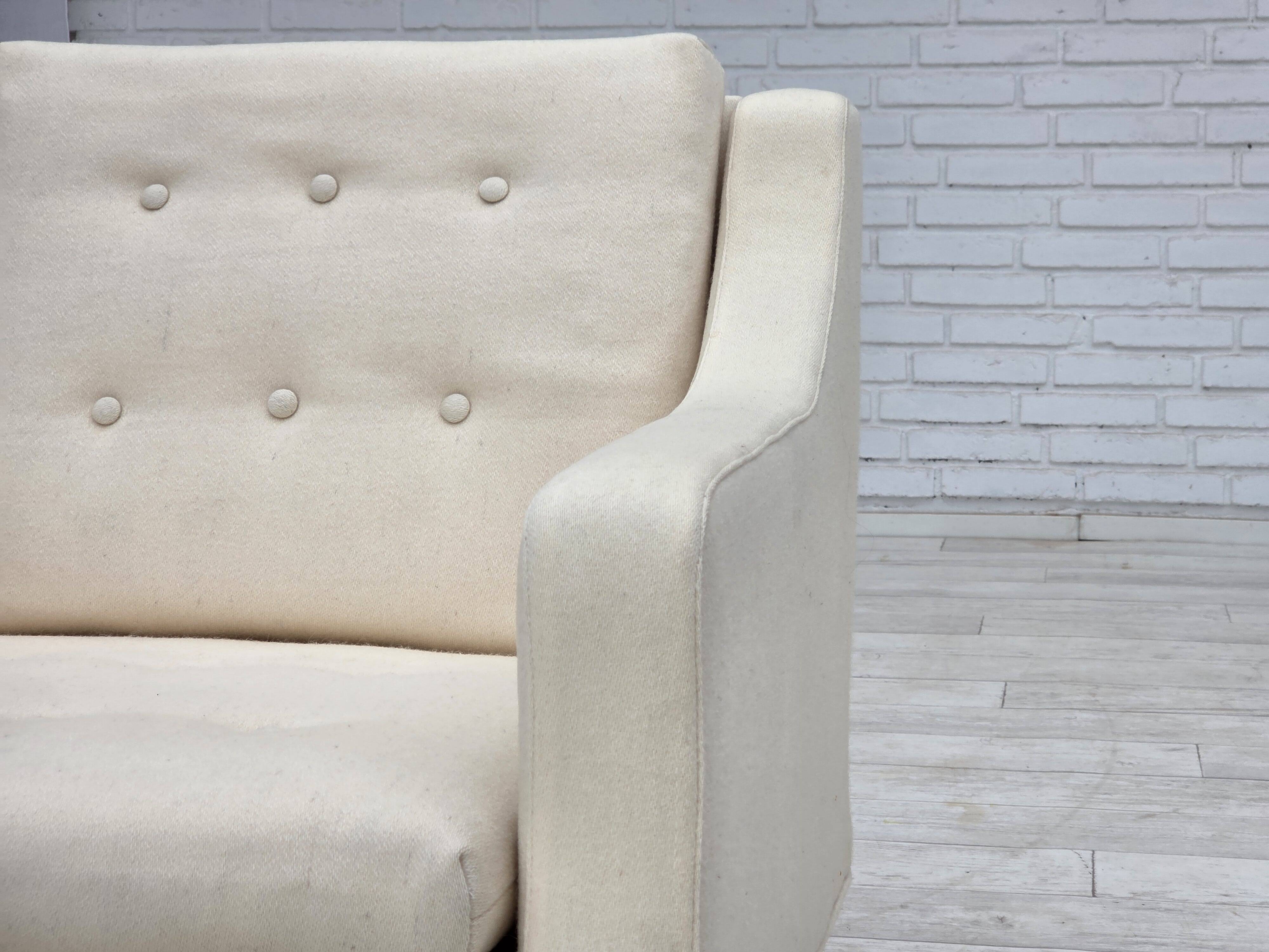 1970s, Danish loungechair, furniture wool, teak wood legs.