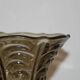 Vase en verre moulé teinté brun fumé
