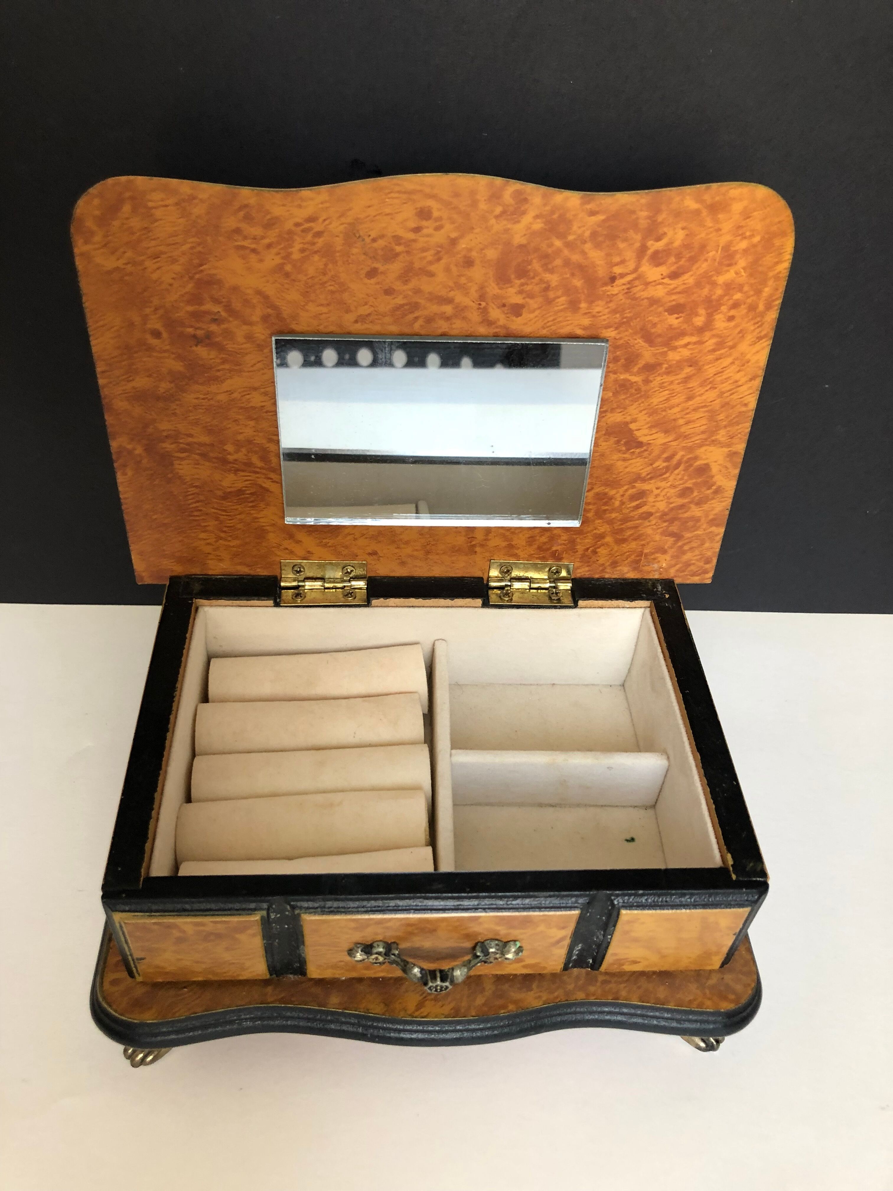 Jewelry box