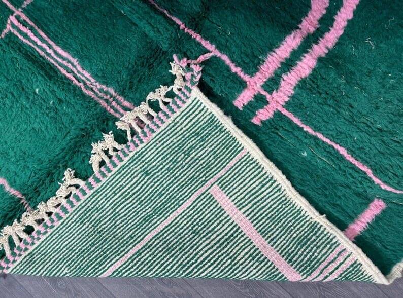 Hand-woven green wool rug, size 150 x 150 cm