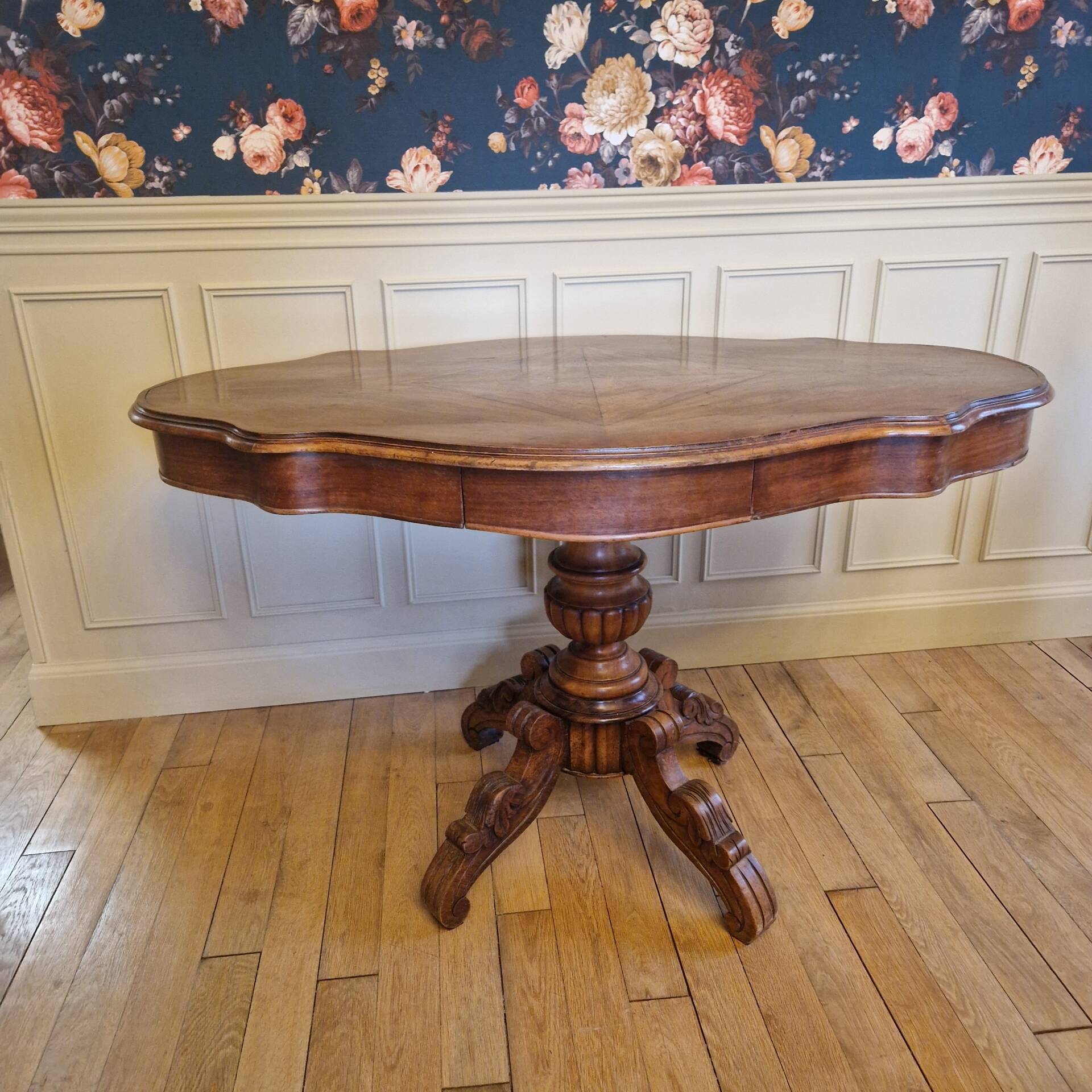 Violin table