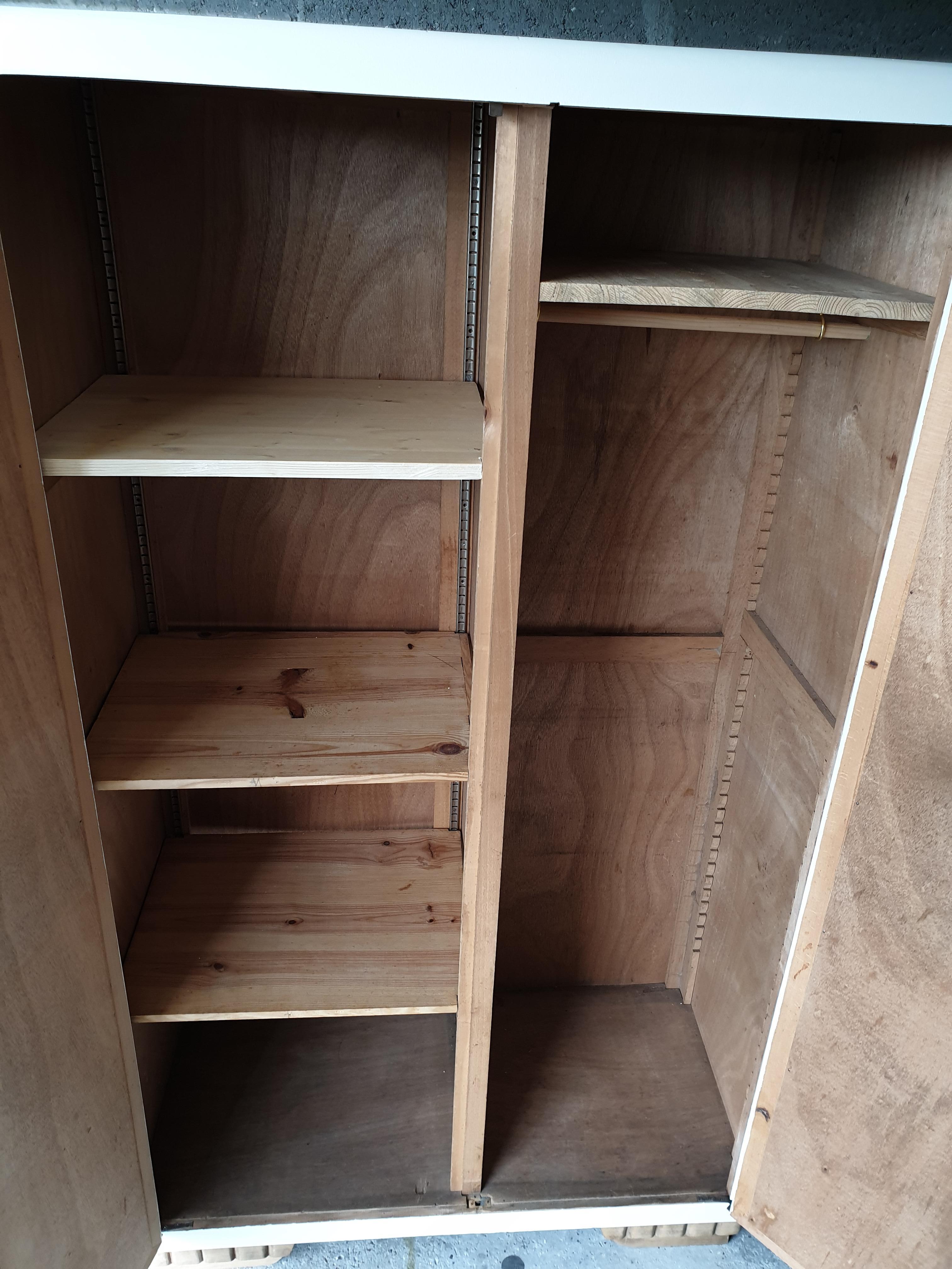Armoire art-déco blanche