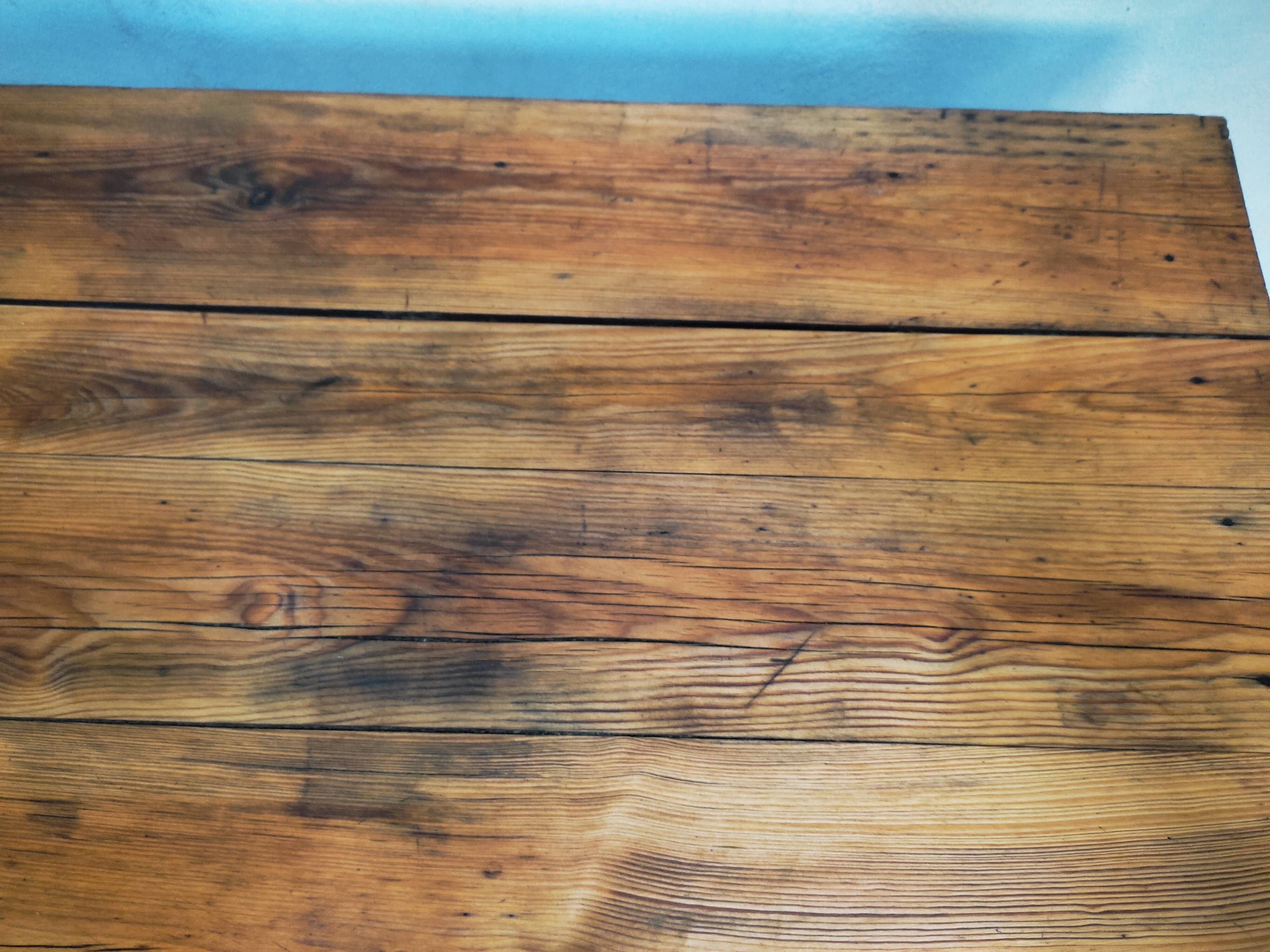 Farm table