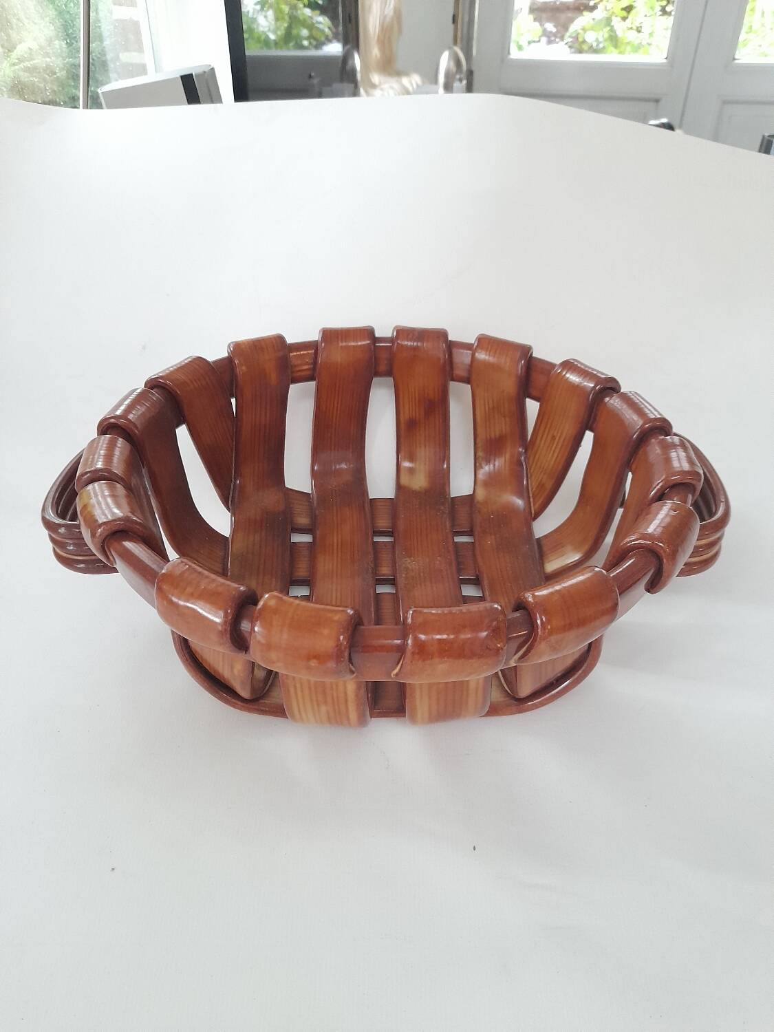 Braided ceramic bowl imitating leather