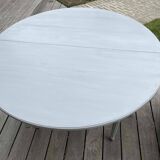 Extendable half-moon table