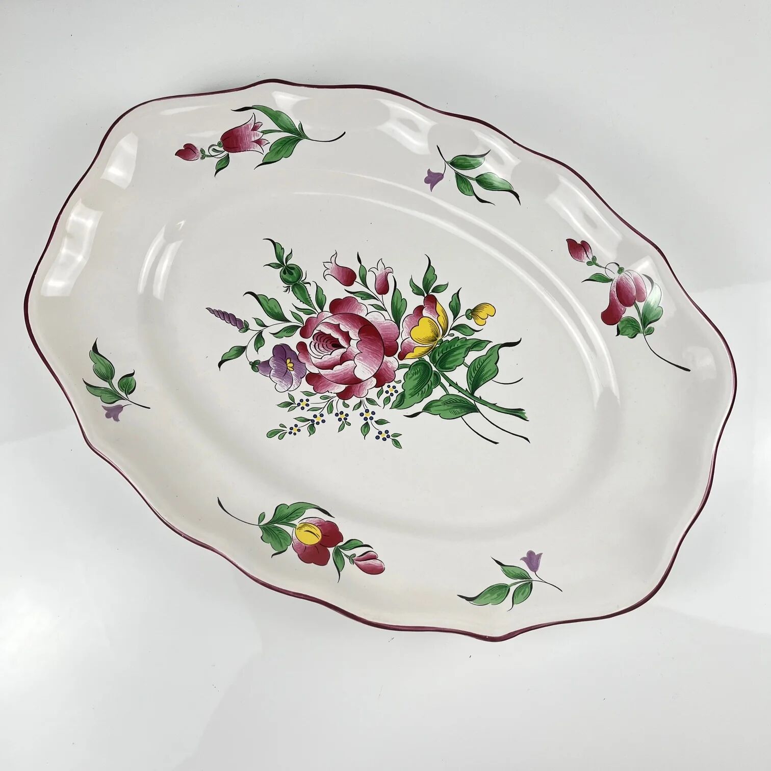 Oval flat dish with flat ends, Réverbère model by KG Lunéville, rose pattern.