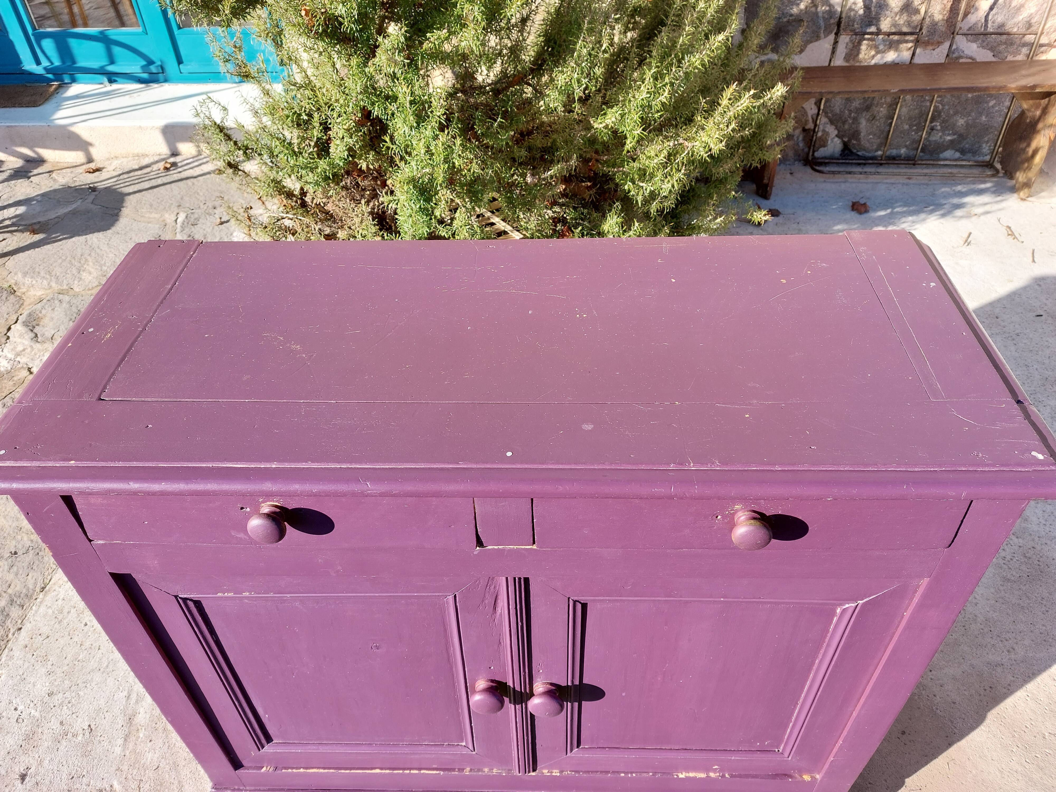 Purple Parisian buffet