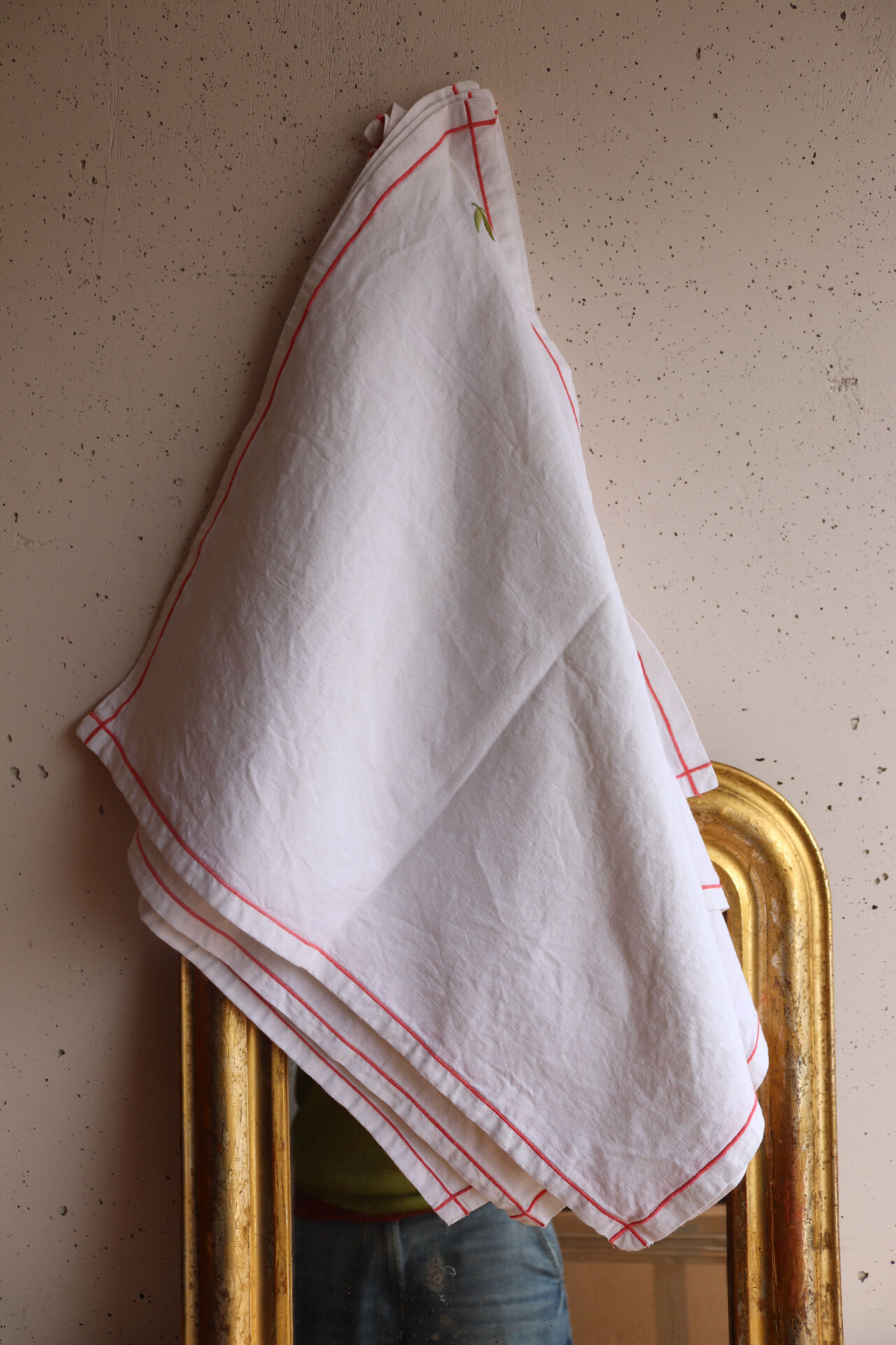 Set of 6 vintage embroidered table napkins with leaves.