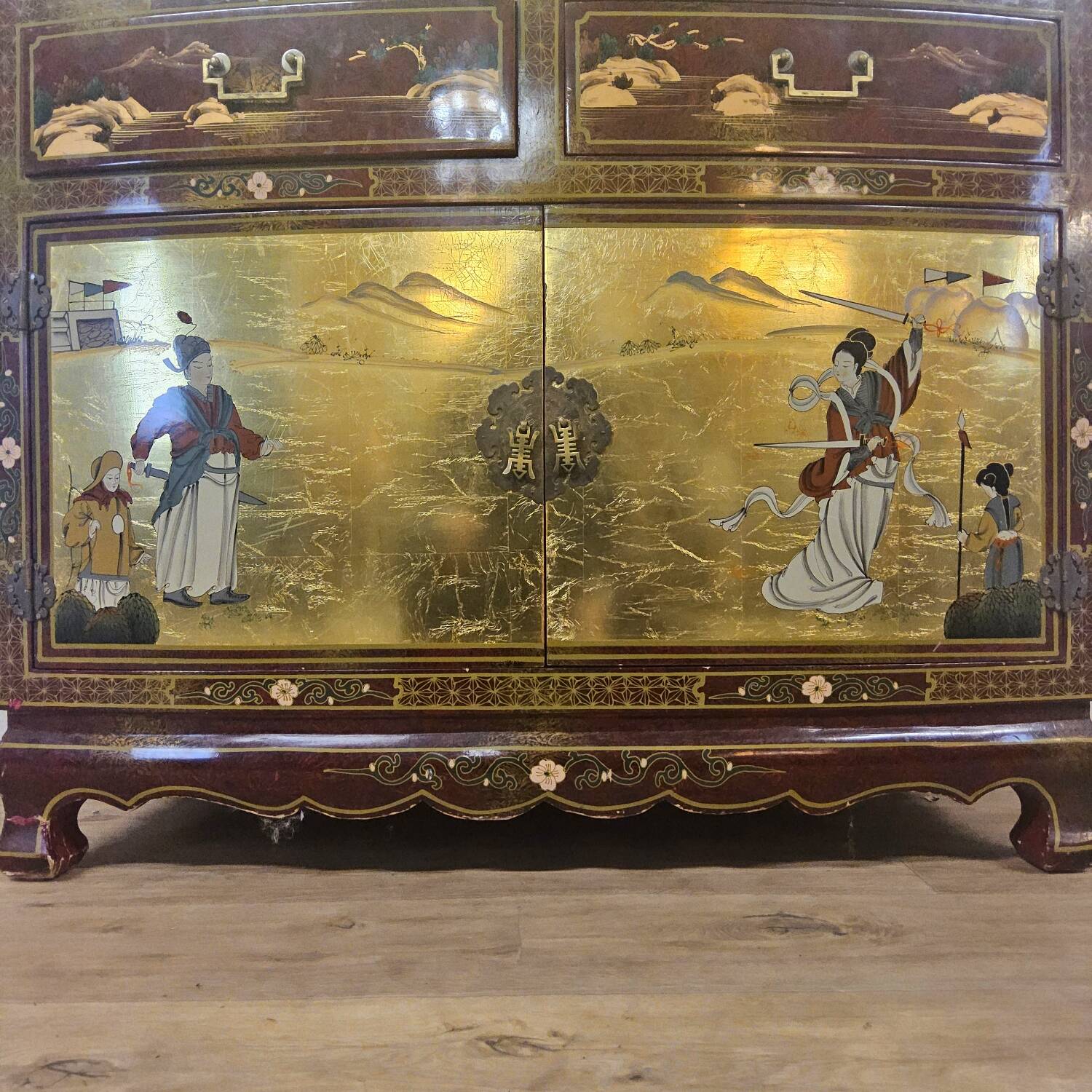 Cabinet chinois / oriental vintage avec feuille d'or / scène traditionnelle