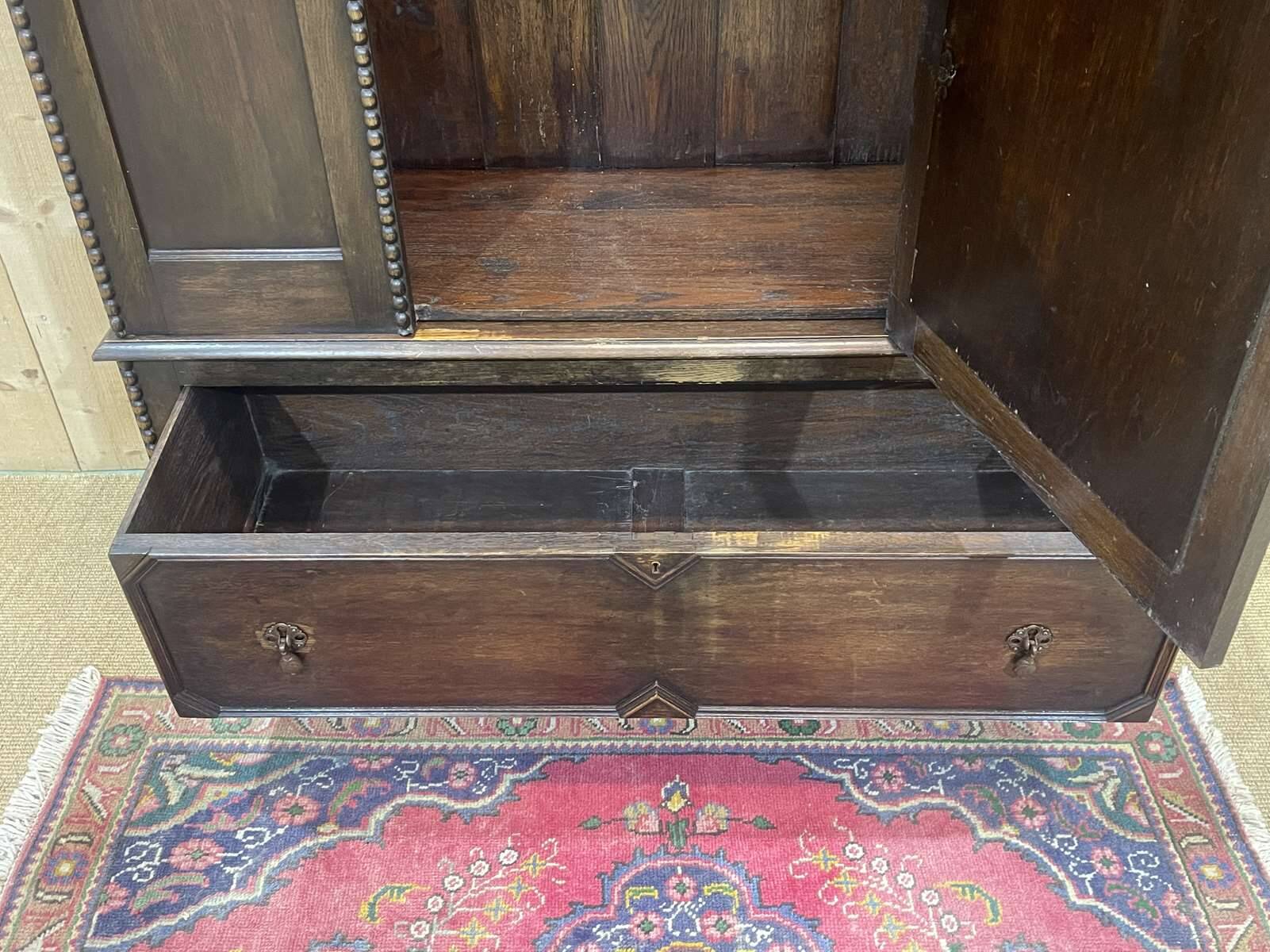 English oak wardrobe from the beginning of the 20th century - Dismantable into 3 parts
