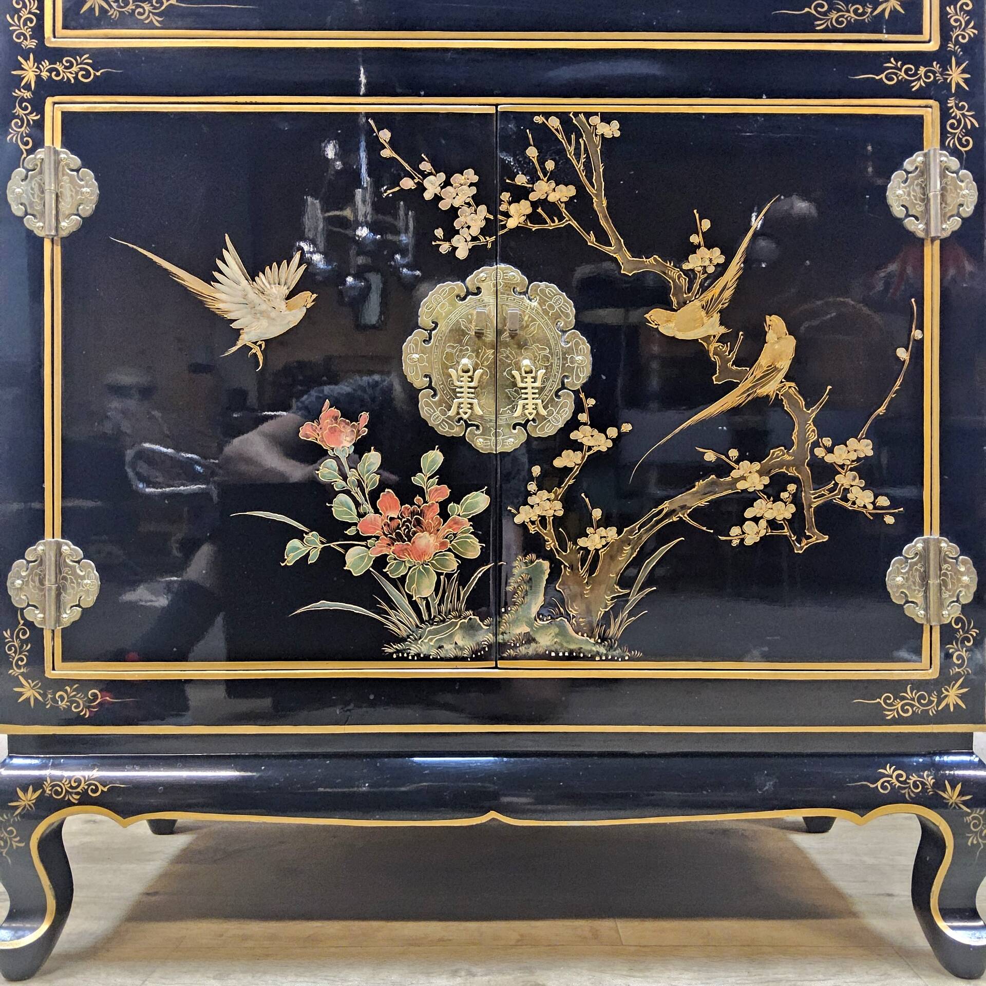 Cabinet d'affichage chinois vintage avec fleurs et oiseaux / Bohémien