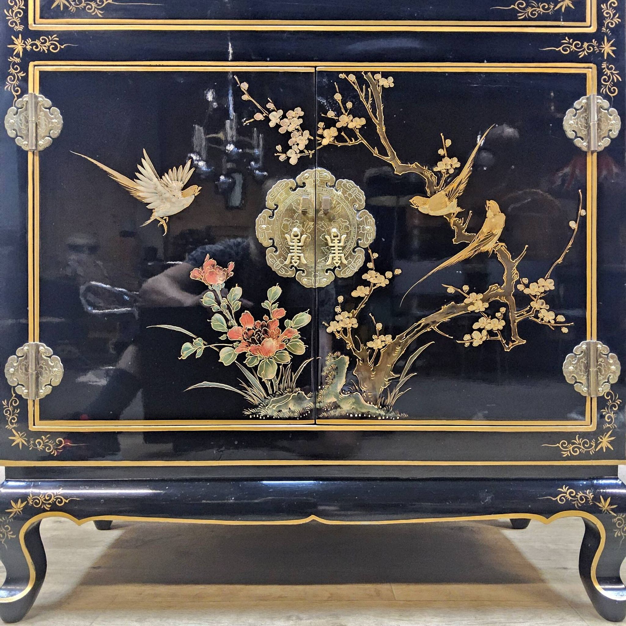 Vintage Chinese display cabinet with flowers and birds / Bohemian