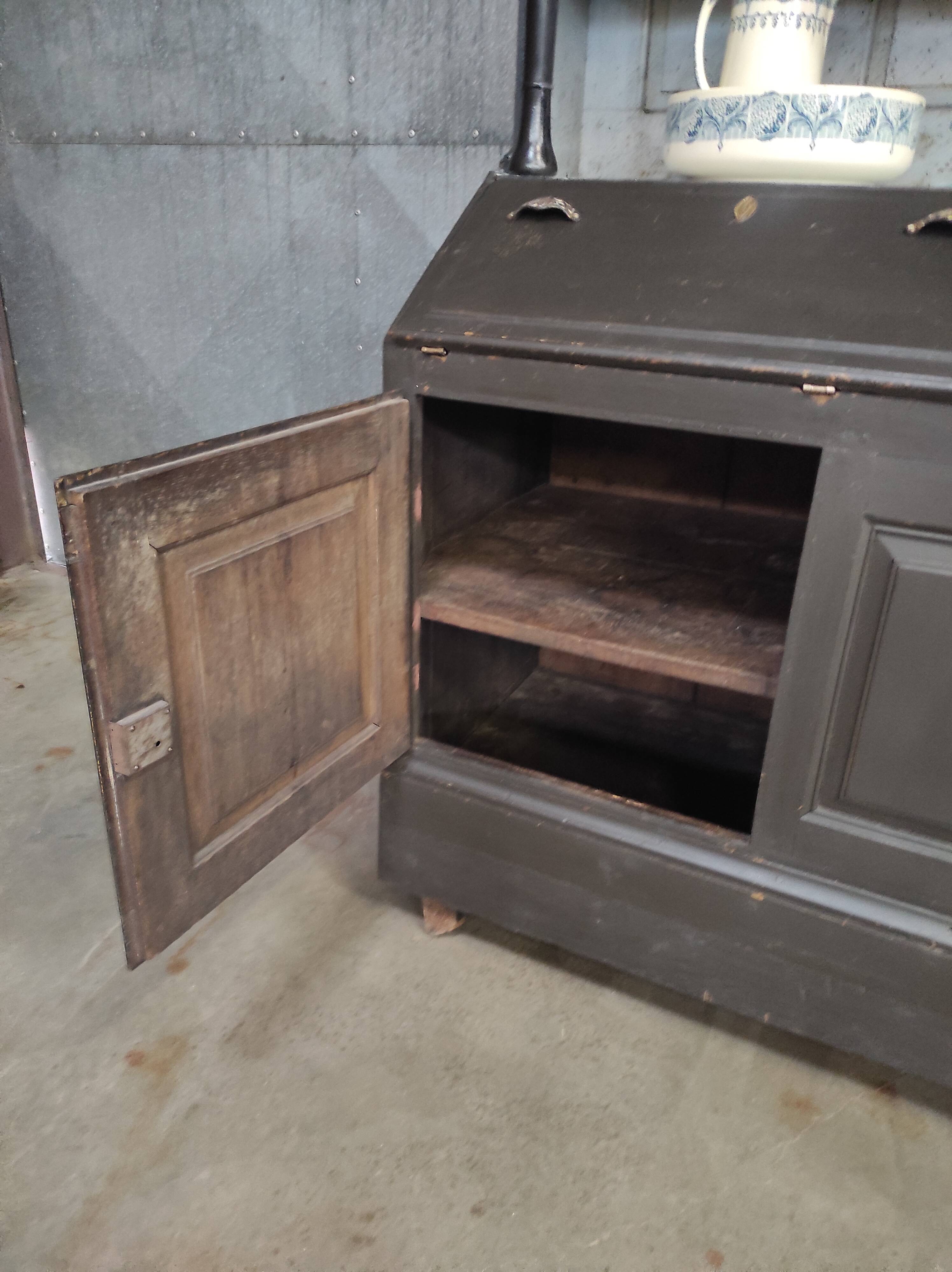Buffet gris 1910 | Garde-manger ancien aux accents dorés