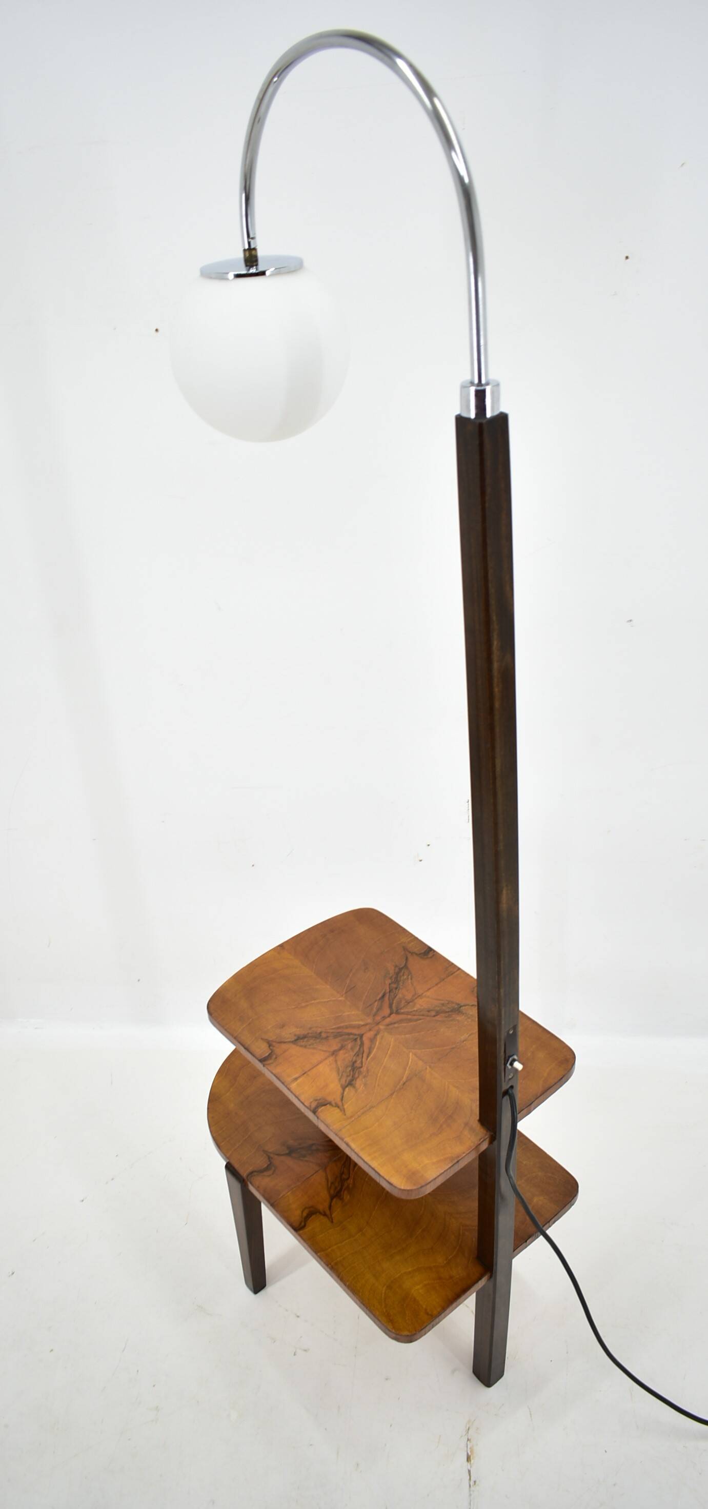 Lampe de sol Art Déco par Jindrich Halabala, années 1940.