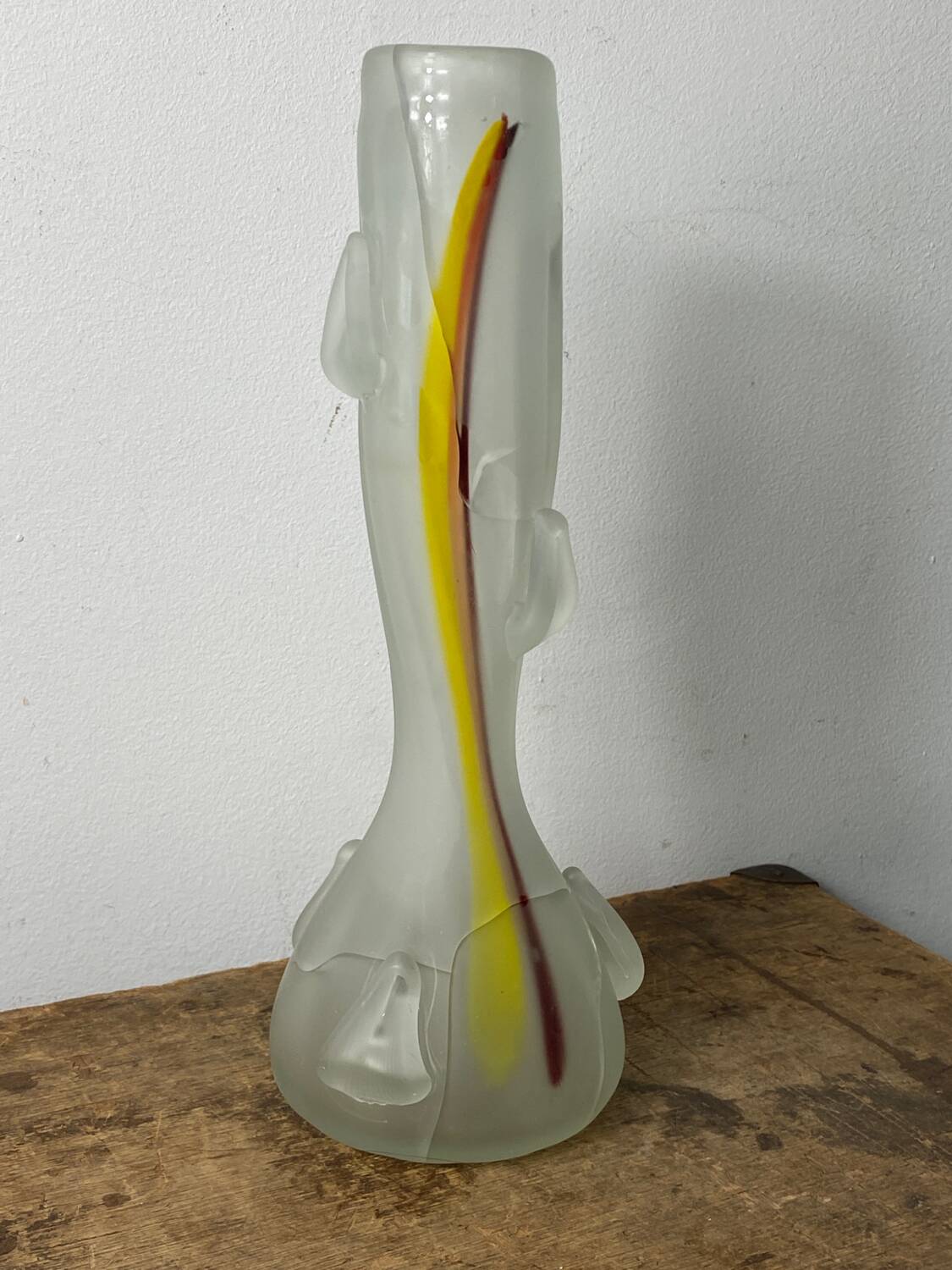 Vase in opaque glass paste