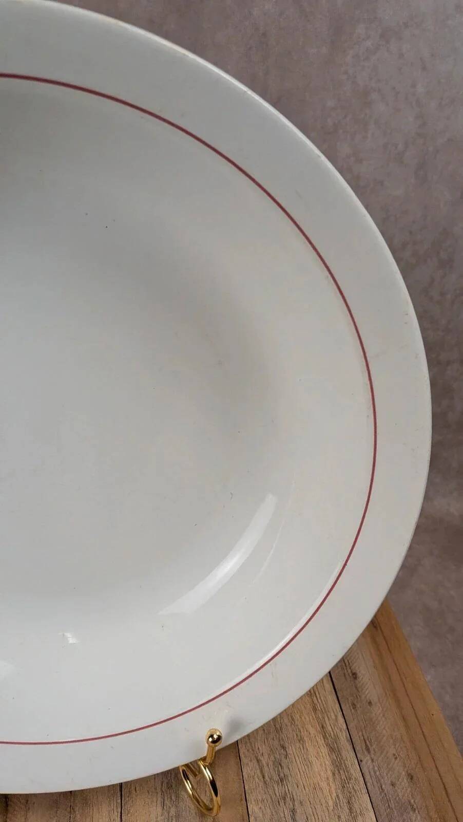 Shallow round plate Saint-Amand model Marcel