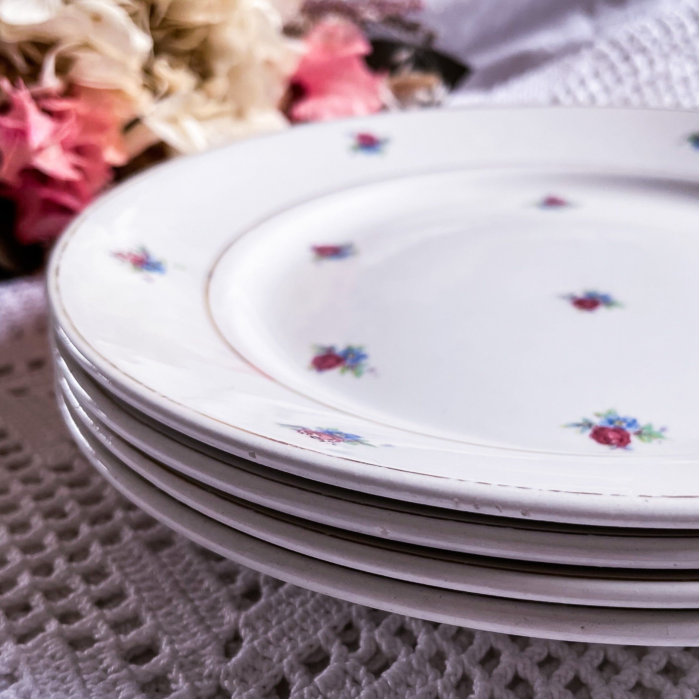 Set of 4 flowery dessert plates