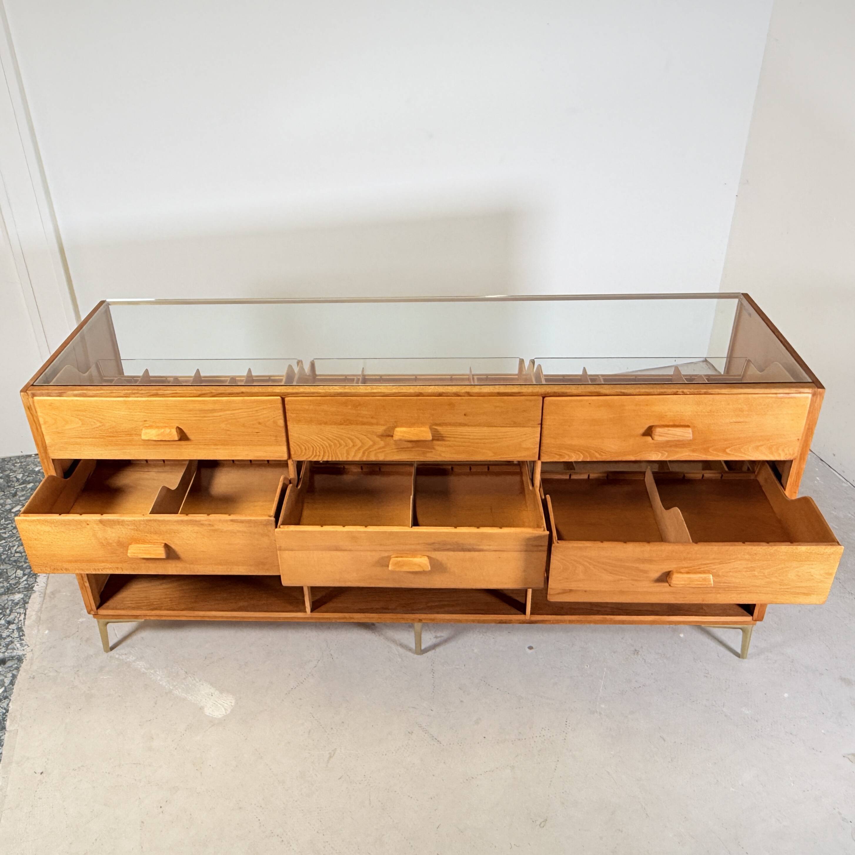 Vitrine en chêne vintage – Haka Ladenmöbel